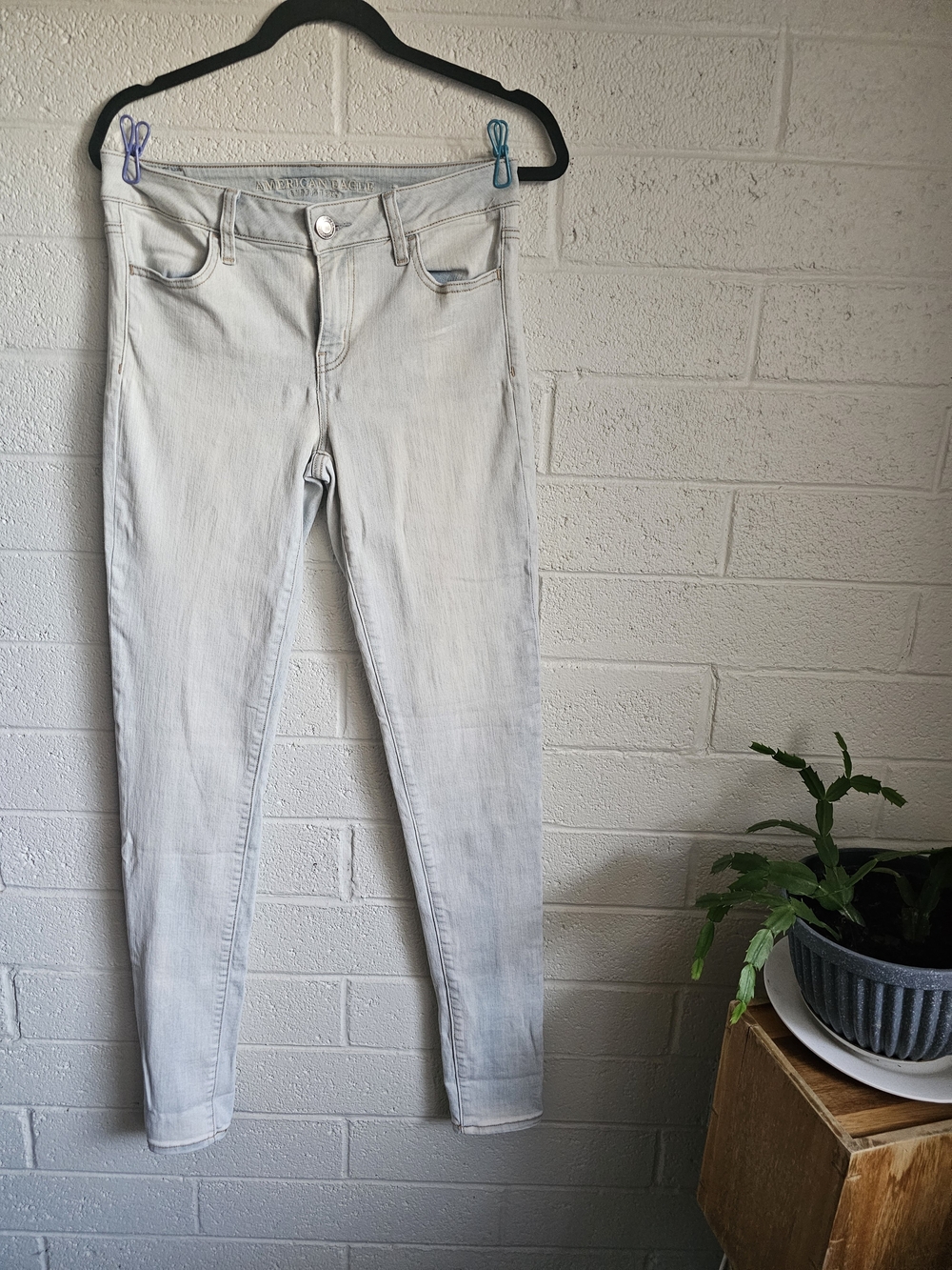 American Eagle Women’s Skinny Jeans Light Wash Size 8 X long.